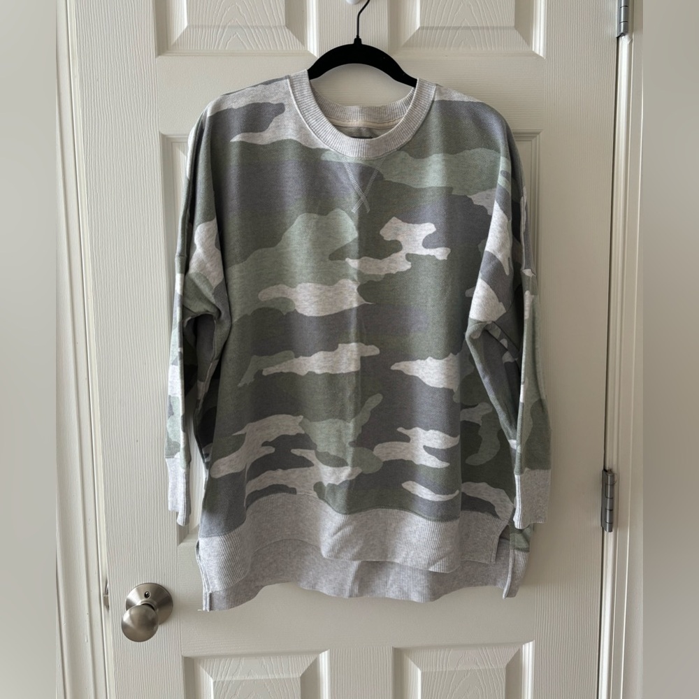 Aerie Sweatshirt Womens Med Gray Camo Boxy Side Slits Oversized Pullover